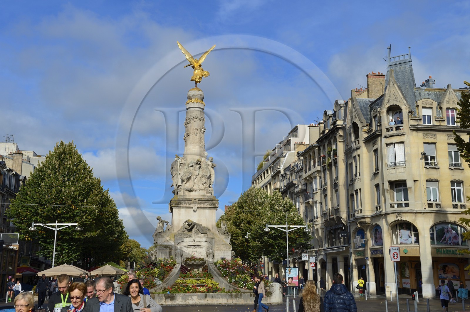 France, Marne (51), Reims, fontaine Subé sur la place Drouet d'Erlon surmontée de la victoire ailée