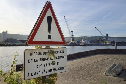 France, Seine Maritime, Val-de-la-Haye, sign indicating the potential submersion danger of the mascaret (tidal bore) and the port of Rouen in the background