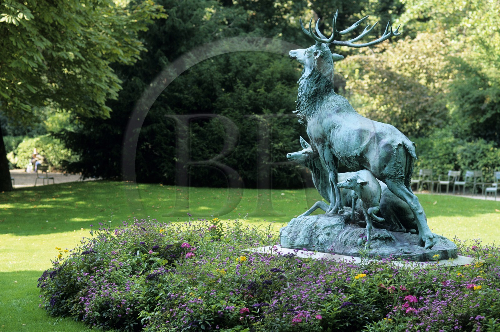 France, Paris (75), jardin du Luxembourg, sculpture d'une harde de cerfs par Leduc