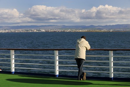 Islande, Reykjavik, le bateau de croisière Princess Danaé au sortir de la baie