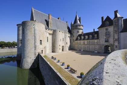 France, Loiret (45), Vallée de la Loire classée Patrimoine Mondial de l' UNESCO, Sully-sur-Loire, château du XIVe XVIIe siècles, mention obligatoire : Châteaux de Sully-sur-Loire, propriété du département du Loiret