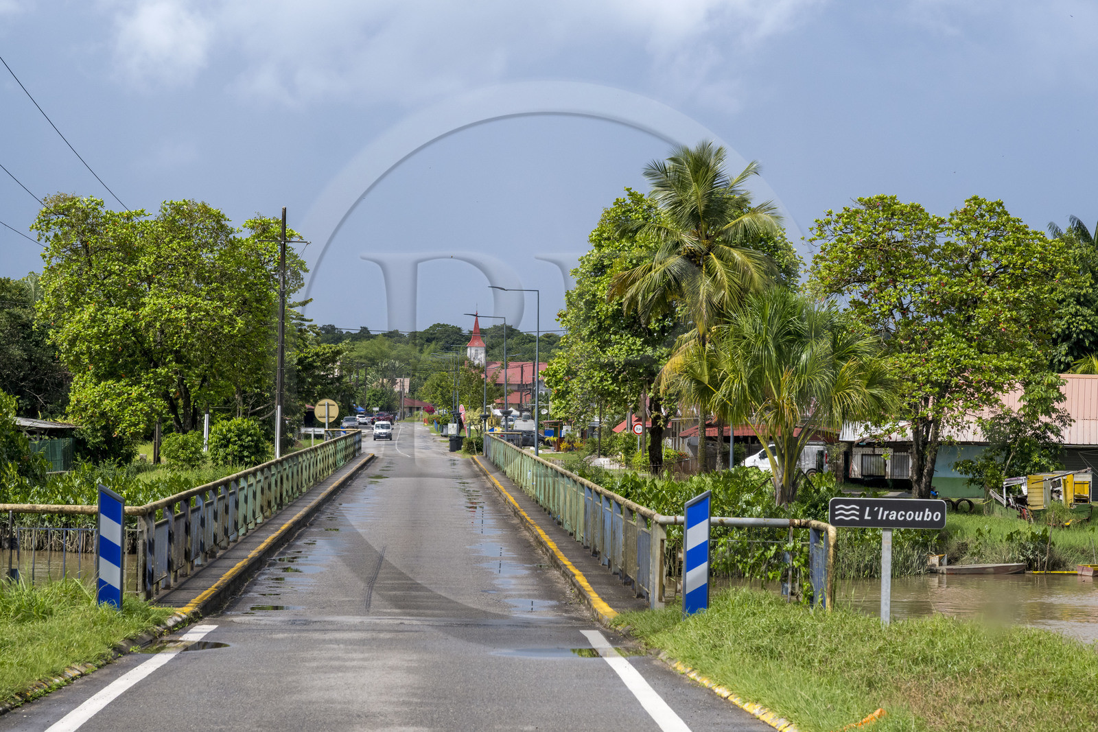 France, Guyane, Iracoubo, la route nationale 1(N1) reliant Cayenne à Saint-Laurent-du-Maroni