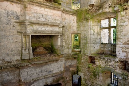 France, Dordogne (24), Rouffignac-Saint-Cernin-de-Reilhac, chateau de l'Herm, ruines de la chambre où fut assassinée Marguerite de Calvimont