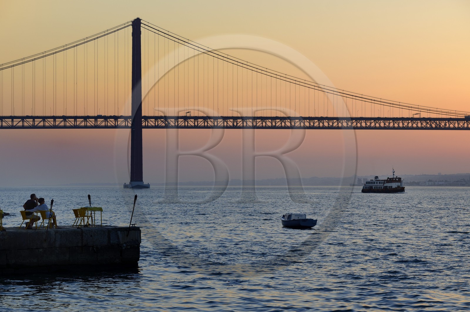 Portugal, région de Lisbonne, commune d'Almada au lieu dit Ponto Final sur la rive sud du Tage, le pont du 25 de Abril