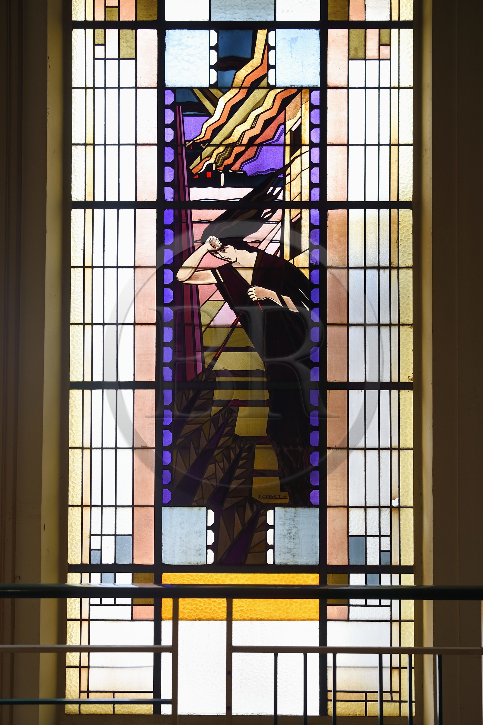 France, Allier (03), Vichy, l'ancien Petit Casino et actuel Centre culturel Valery-Larbaud, vitrail art Déco du maitre-verrier Francis Chigot représentant la Tragédie