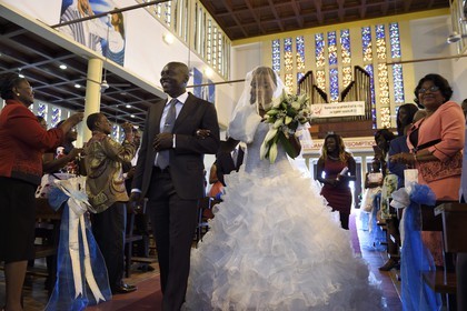 Gabon, Libreville, cathédrale Sainte-Marie, cérémonie de mariage