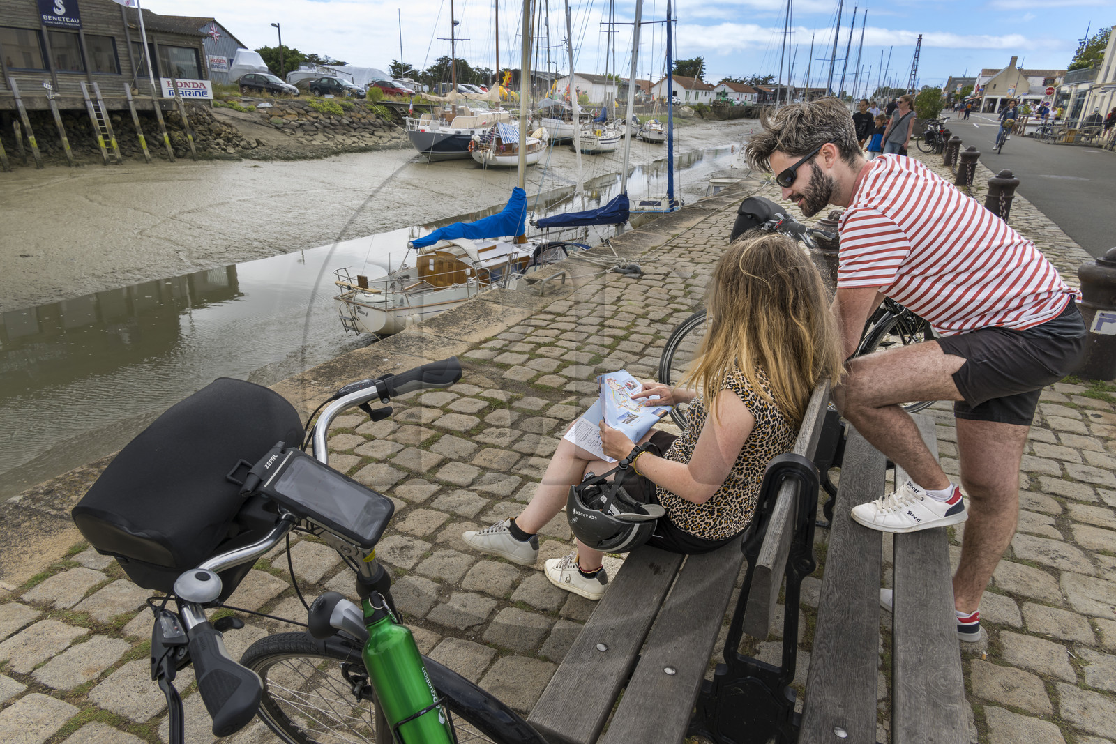 France, Vendée (85), île de Noirmoutier, Noirmoutier-en-l'Ile, randonnée à bicyclette, stop au port