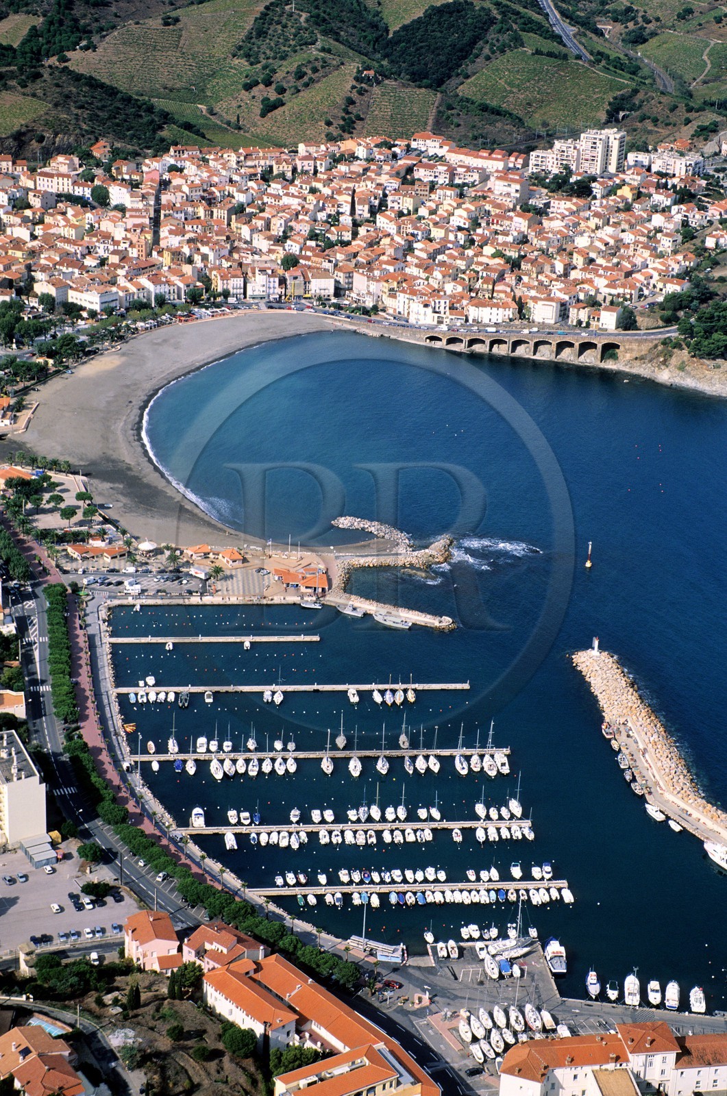 France, Pyrénées-Orientales (66), Banyuls-sur-Mer, the harbour and the beach (aerial view)