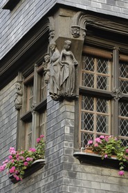 France, Indre et Loire (37), Tours, place Plumereau, maison à l'angle de la rue de la Monnaie