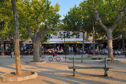 France, Var, Saint-Tropez, restaurants on the Place des Lices at night