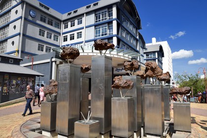 Namibie, région de Khomas, Windhoek, Fontaine de Météorite dans Post street Mall (Gibeon Météorites)