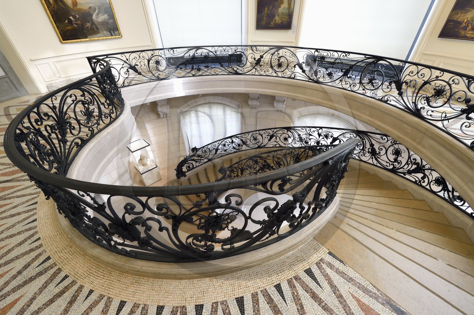 France, Paris (75), Le Petit Palais, construit à l'occasion de l'Exposition universelle de 1900 par l'architecte Charles Girault, il abrite le musée des beaux-arts de la ville de Paris, un des deux escaliers