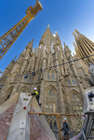 Spain, Catalonia, Barcelona, Eixample district, Sagrada Familia basilica by Catalan modernist architect Antoni Gaudi, listed as a UNESCO World Heritage Site, cloister construction site under the facade of the apse, largely still in neo-gothic style with its animal-shaped gargoyles