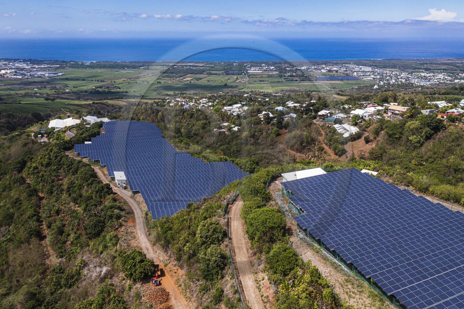 France, Ile de la Reunion, Saint-Louis, Domaine de Bellevue, producteur de vanille Planifolia biologique issues d'orchidées cultivées sous cinq hectares de panneaux photovoltaïques qui permettent d'alimenter plus de 1 800 foyers en électricité (vue aérienne)