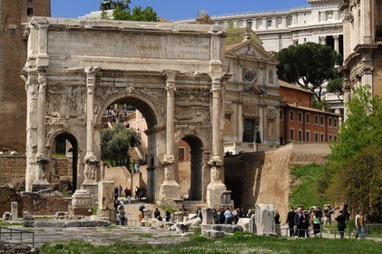 Italie, Latium, Rome, centre historique classé Patrimoine Mondial de l'UNESCO, le forum Romain, Arc de triomphe de Septime Sévère (Septimius Severus)