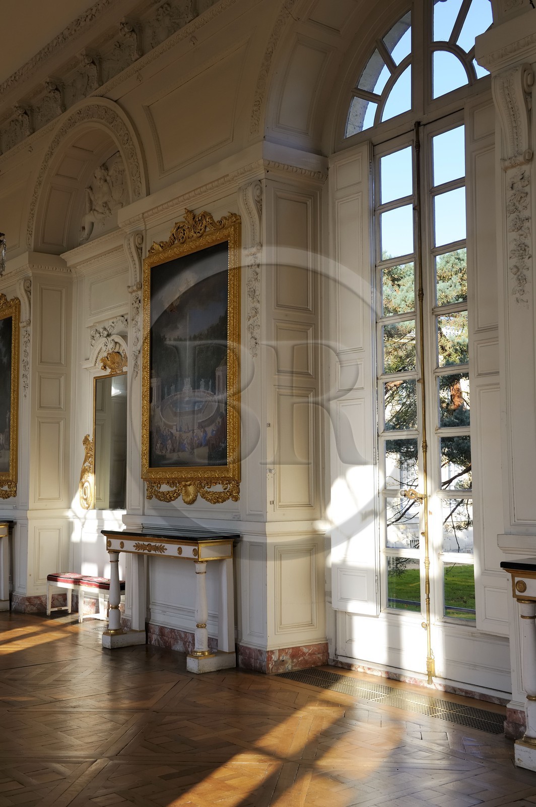 France, Yvelines (78), château de Versailles, classé Patrimoine Mondial de l'UNESCO, le Grand Trianon, la Galerie expose 21 tableaux représentant les bosquets de Versailles de Cotelle