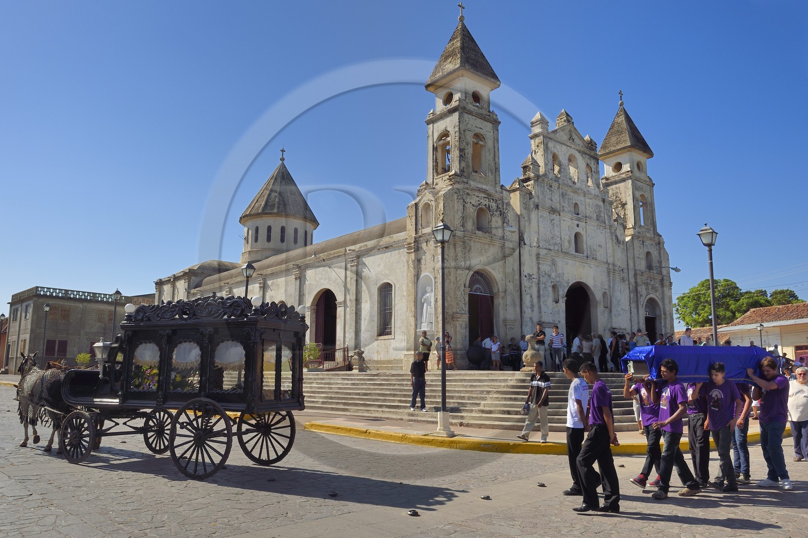 Nicaragua, Granada, traditional hearse drawn by two horses for a funeral at the church of Guadalupe