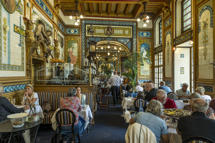 France, Loire-Atlantique (44), Nantes, quartier de Graslin, brasserie La Cigale avec sa décoration intérieure Art Nouveau