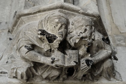 France, Seine-Maritime (76), Rouen, abbatiale Saint-Ouen (XIIème au XVème siècle), détail d'une colonne, pierre à silex de la vallée de la Seine utilisée à tort pour cette sculpture