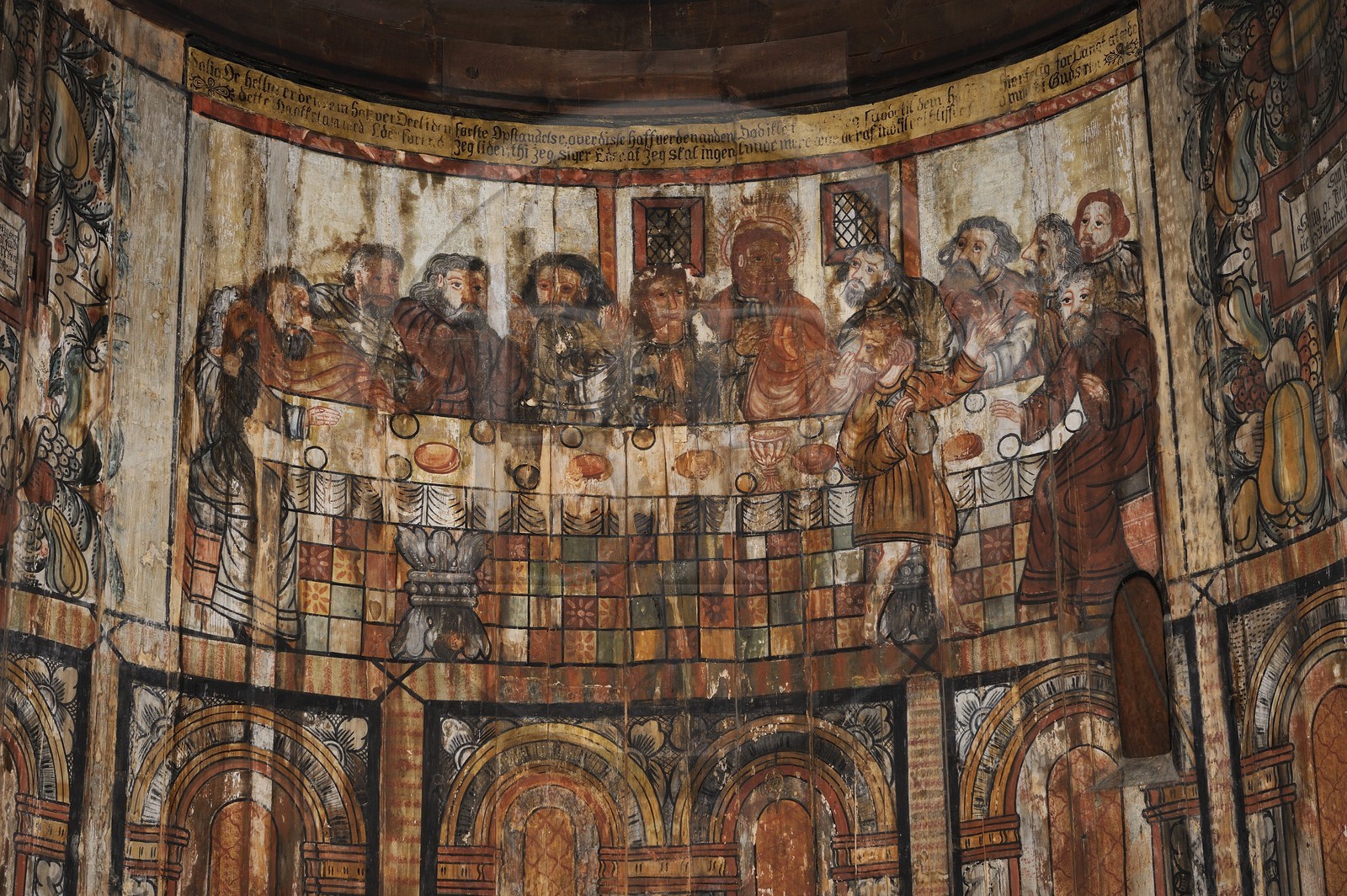 Norvège, Oslo, presqu'île de Bygdoy, musée du Folklore norvégien (Norsk Folkemuseum), l'église en bois debout de Gol, peintures de l'abside datant du 17ème siècle