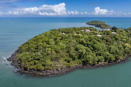 France, Guyane, Kourou, Iles du Salut, Ile Royale qui accueillait l'administration ainsi que l'hôpital du bagne (vue aérienne)