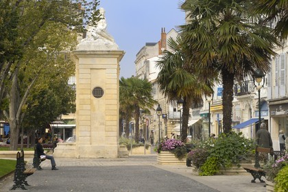 France, Charente-Maritime (17), Rochefort, la place Colbert