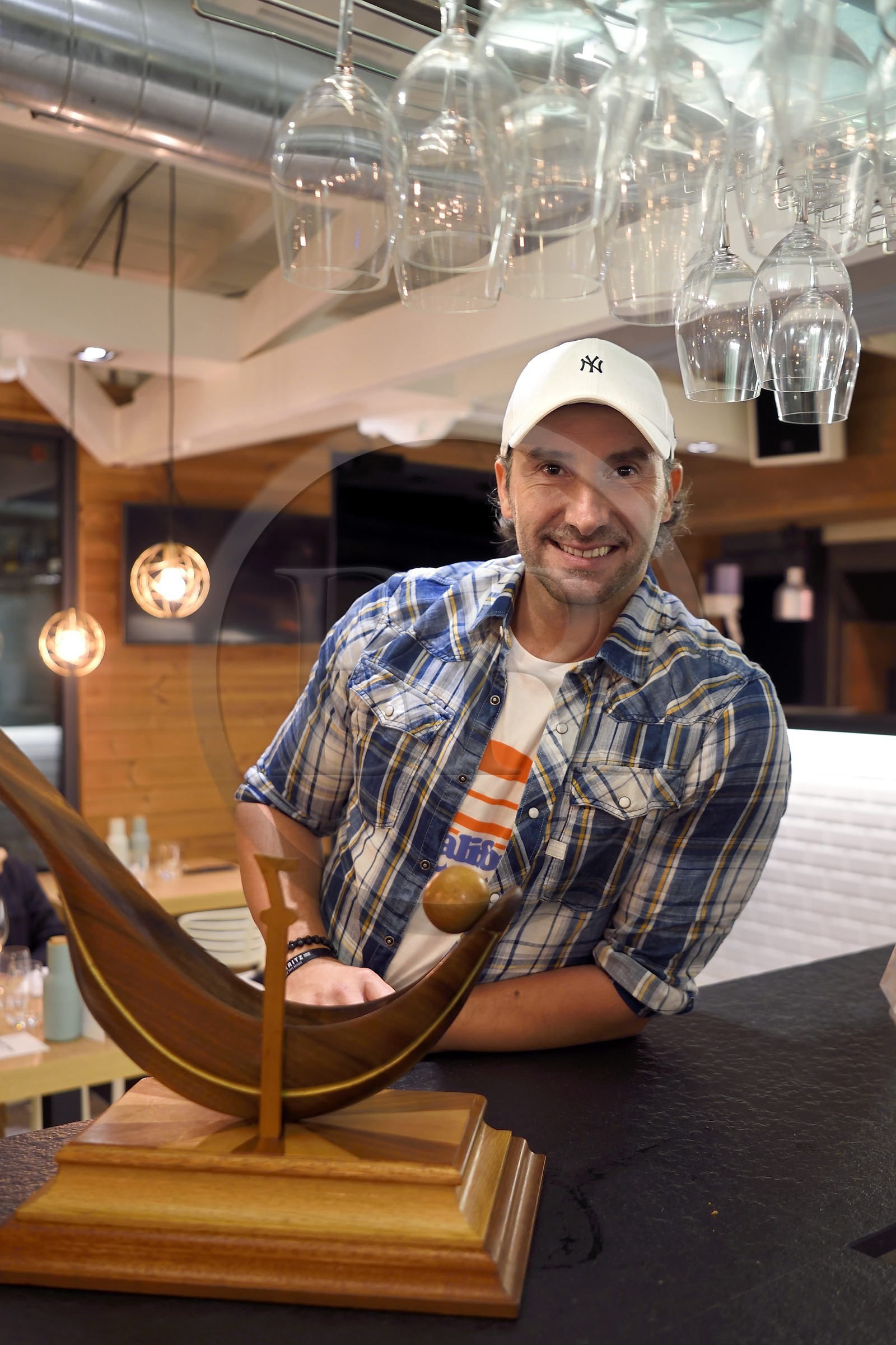 France, Pyrénées-Atlantiques (64), Pays-Basque, Biarritz, plage de la Milady, restaurant le Milady beach, le joueur de pelote basque professionnel spécialisé en cesta punta et plusieurs fois champion du monde, Eric Irastorza