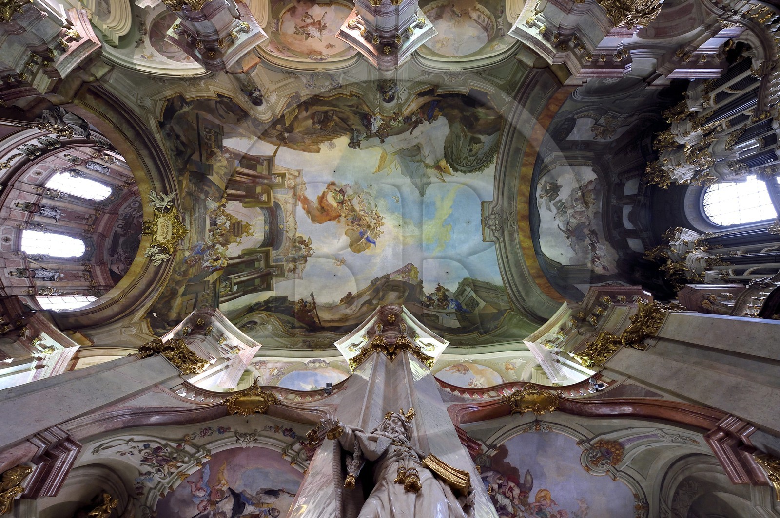 République Tchèque, Prague, centre historique classé Patrimoine Mondial de l'UNESCO, quartier de Mala Strana, l'église baroque Saint Nicolas (Sv. Mikulase)