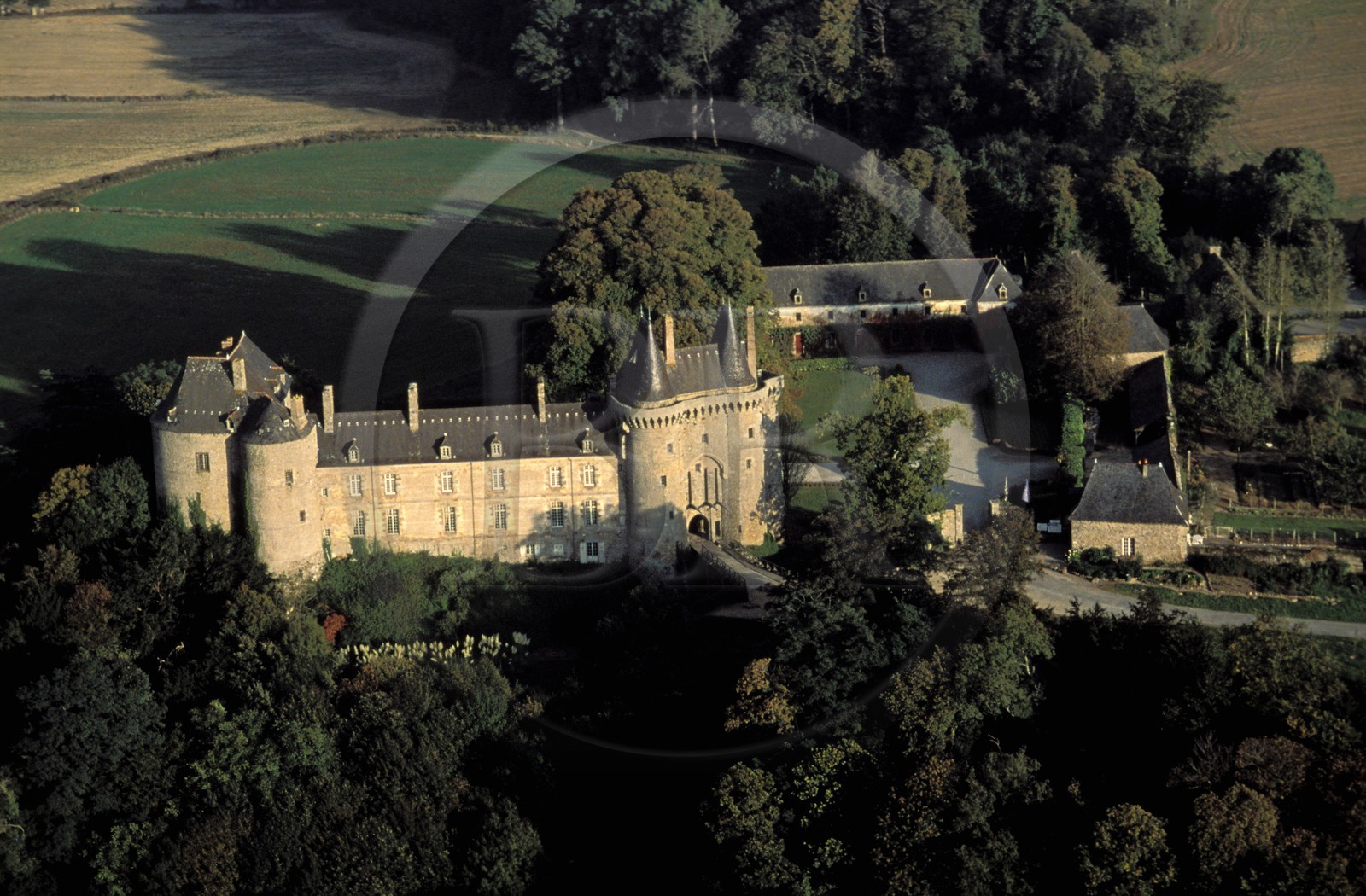 France, Ille-et-Vilaine (35), château de Montmuran, (vue aérienne)