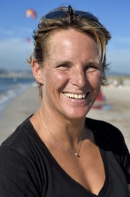 France, Var (83), Hyères, Presqu'Ile de Giens, plage de l'Almanarre, Ariane Imbert, triple championne de France de Kitesurf et vice-championne du monde de Race 2014