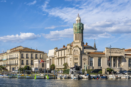 France, Hérault (34), Sète, la Maison Régionale de la Mer dans l'ancien Palais Consulaire de style Art Déco à l'angle du canal Royal et du Canal de la Peyrade