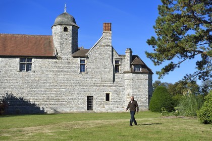 France, Seine-Maritime (76), Côte d'Albatre, Pays de Caux, Varengeville-sur-Mer, le Manoir d'Ango,  Jean Baptiste Hugot copropriétaire du manoir avec ses deux soeurs