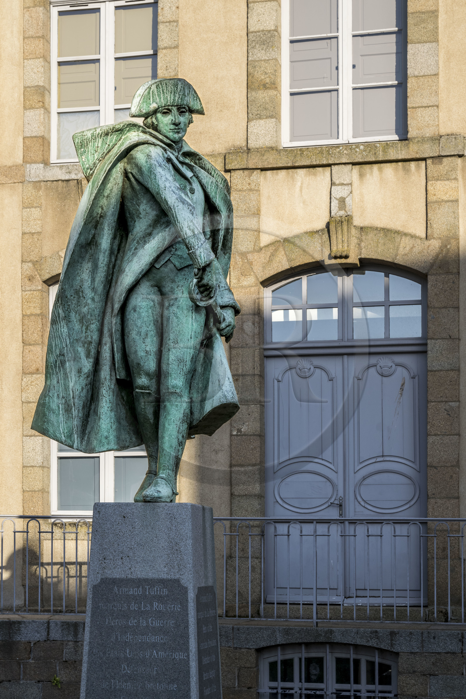 France, Ille-et-Vilaine (35), Fougères, statue en hommage à Armand-Charles Tuffin, marquis de La Rouërie (1751-1793), militaire français, héros de la guerre d'indépendance américaine