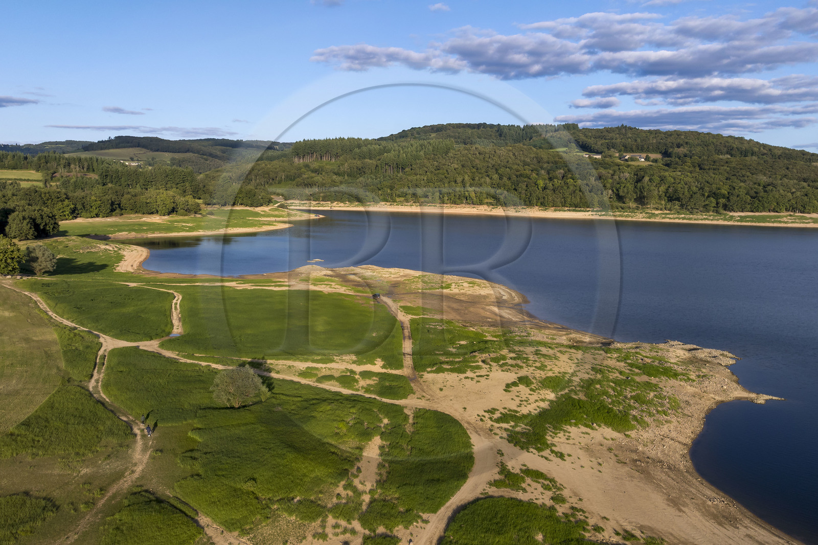 France, Nièvre (58), Parc naturel régional du Morvan, Chaumard, lac de Pannecière  (vue aérienne)