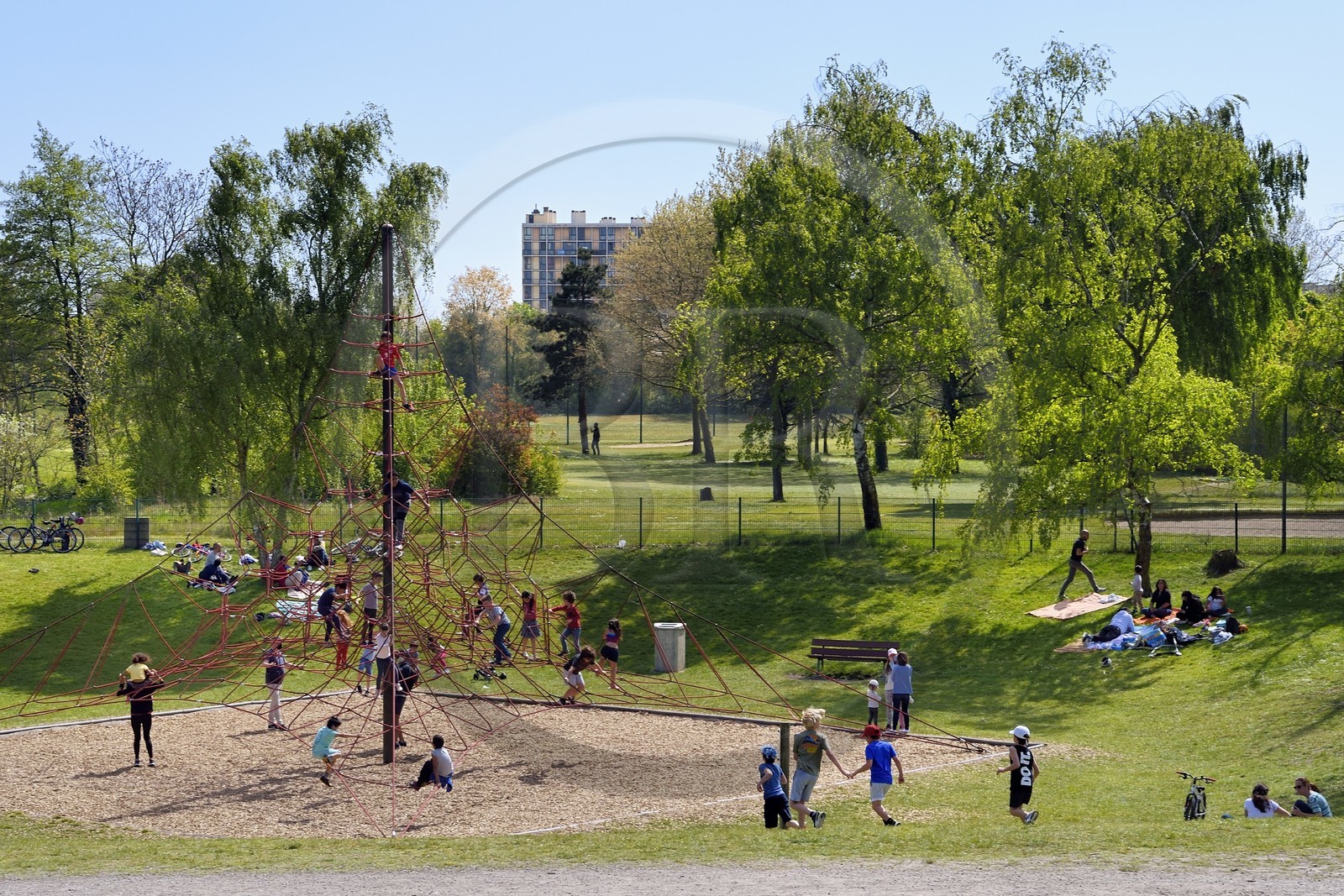 France, Val-de-Marne (94), Champigny-sur-Marne, parc du Tremblay, aire de jeux pour les enfants