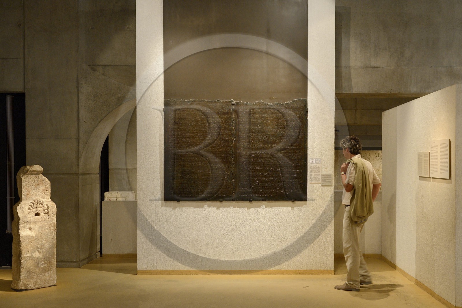 France, Rhône (69), Lyon, site historique classé Patrimoine Mondial de l'UNESCO, colline de Fourvière, musée gallo-romain de Fourvière, la Table claudienne est une plaque de bronze portant l'inscription d'un discours prononcé par l'empereur Claude en 48 devant le Sénat romain