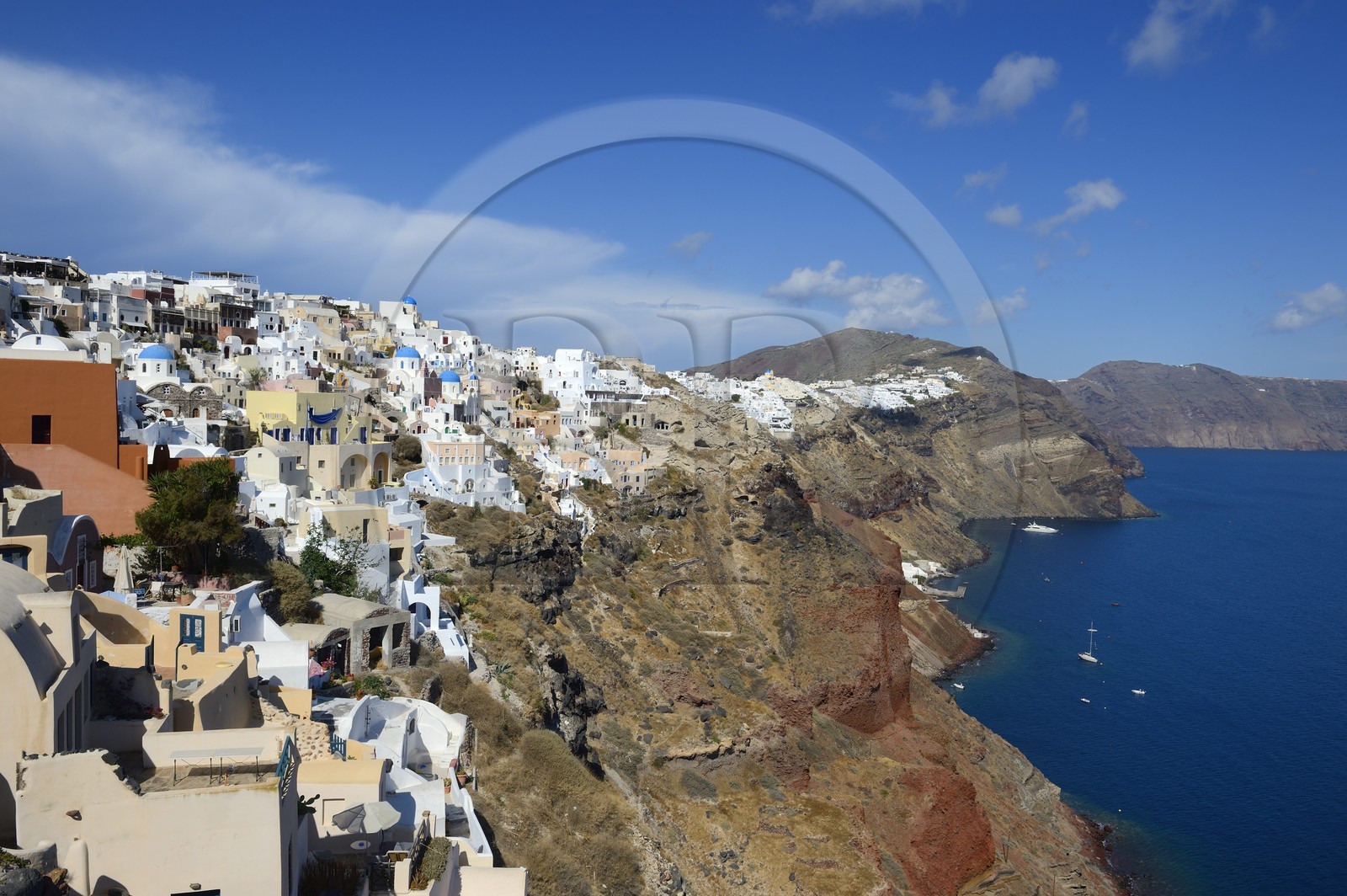 Greece, Cyclades, Aegean Sea, Santorini (Thira or Thera), the village of Oia overlooking the Caldera