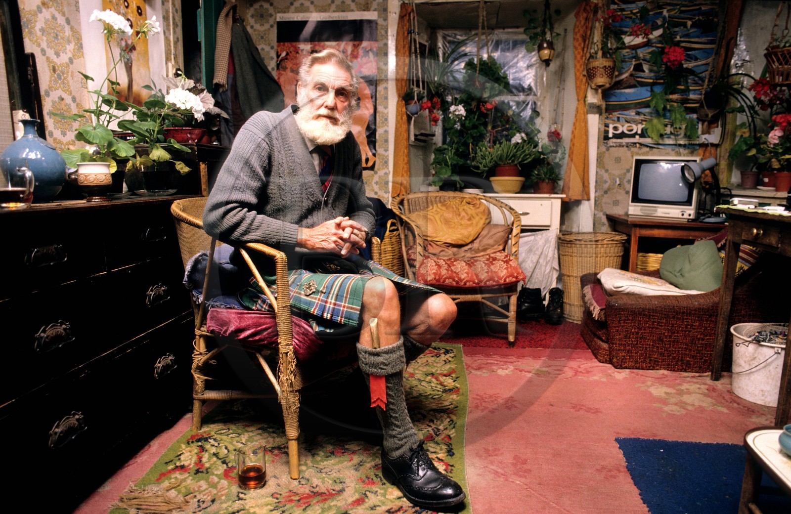 United Kingdom, Scotland, Orkney Islands, Scotsman wearing a kilt