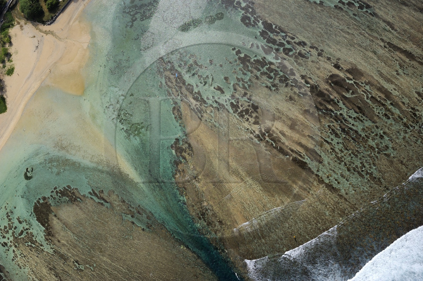 France, île de la Réunion, la Cote Ouest, le lagon de Saint-Gilles-Les-Bains, la Passe de l'Hermitage à l'Ermitage-les-Bains (vue aérienne)