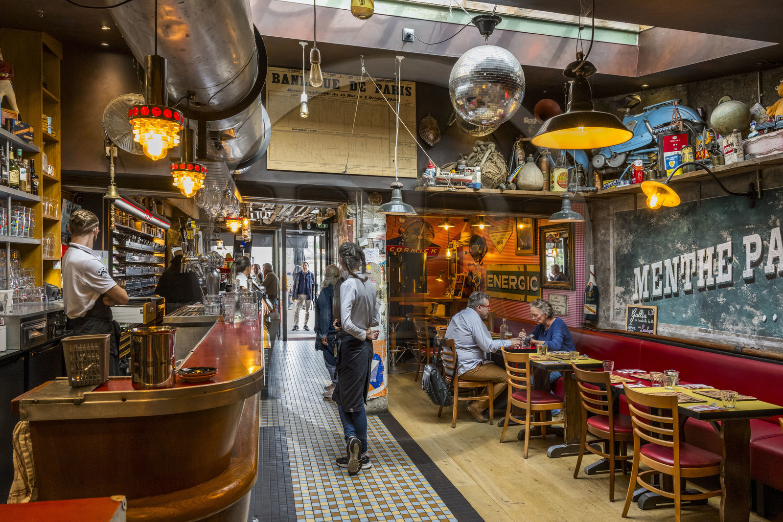 France, Loire-Atlantique (44), banlieue de Nantes, Rezé, quartier Trentemoult, le Café du Port sur le quai Robert Surcouf