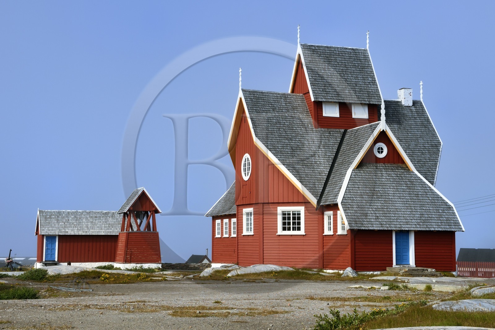 Groenland, cote ouest, Ile de Disko, Qeqertarsuaq, en raison de sa forme octogonale caractéristique, l'église est appelée pot d'encre du Seigneur