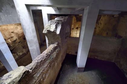 France, Var (83), Fréjus, Forum Julii, la crypte du vivier à poissons et son système d’adduction d’eau datant de l'époque romaine, le bassin filtre