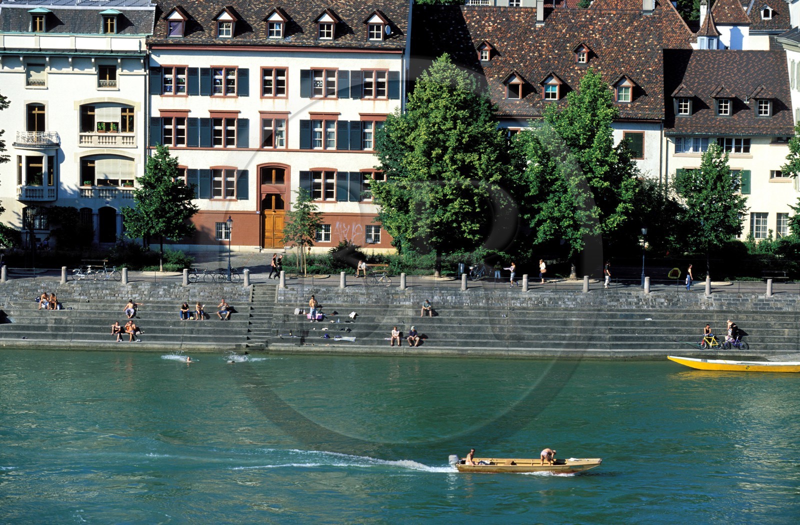 Suisse, région de Bâle, la Rive droite (Schaffhauserrheinweg) sur les bords du Rhin