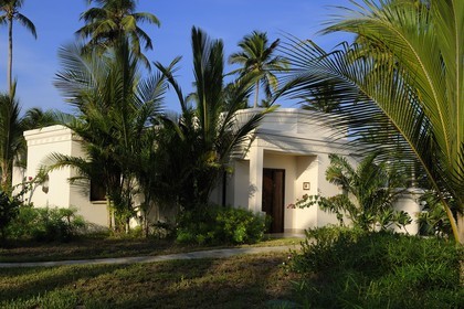 Tanzanie, archipel de Zanzibar, île de Unguja (Zanzibar), côte Sud-Est, Bwejuu, le luxueux Baraza Resort & Spa, un bungalow