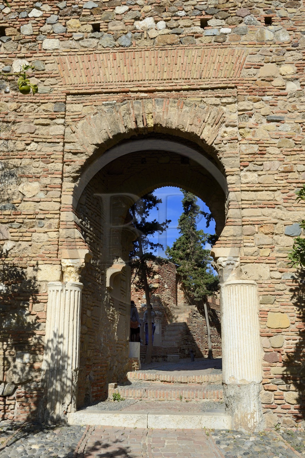 Espagne, Andalousie, Malaga, la Alcazaba, la porte des colonnes