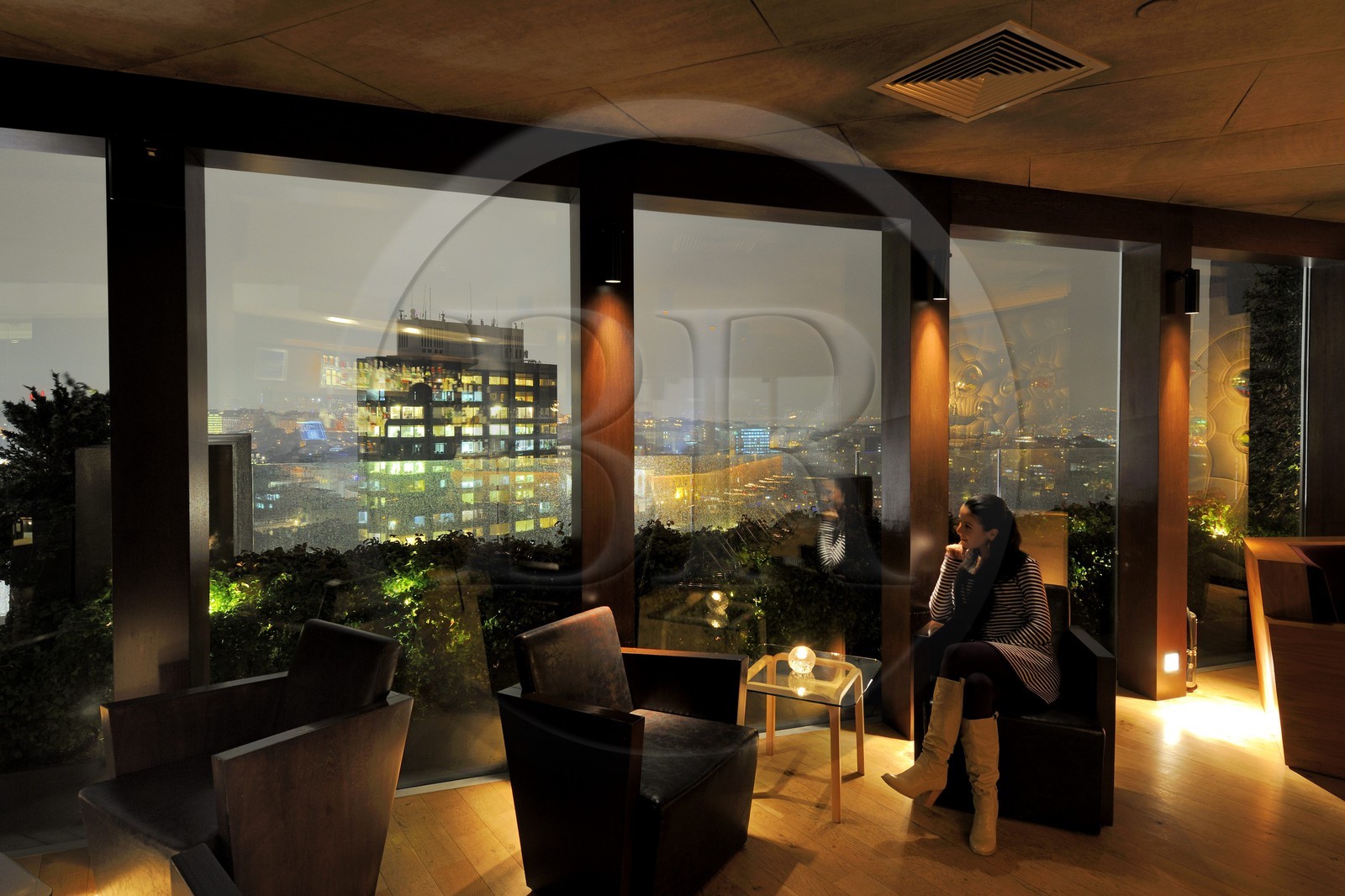 Turkey, Istanbul, Beyoglu District, bar of the restaurant at Marmara Pera Hotel