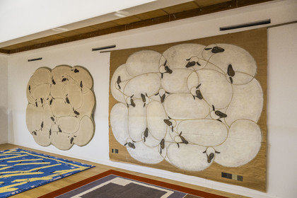 France, Hérault (34), Lodève, Manufacture de la Savonnerie unique annexe de la Manufacture Nationale de tapis de la Savonnerie des Gobelins, Tapis velours dessiné par François-Xavier Lalanne, Les Moutons (1986) collections du Mobilier National et carton de l'artiste