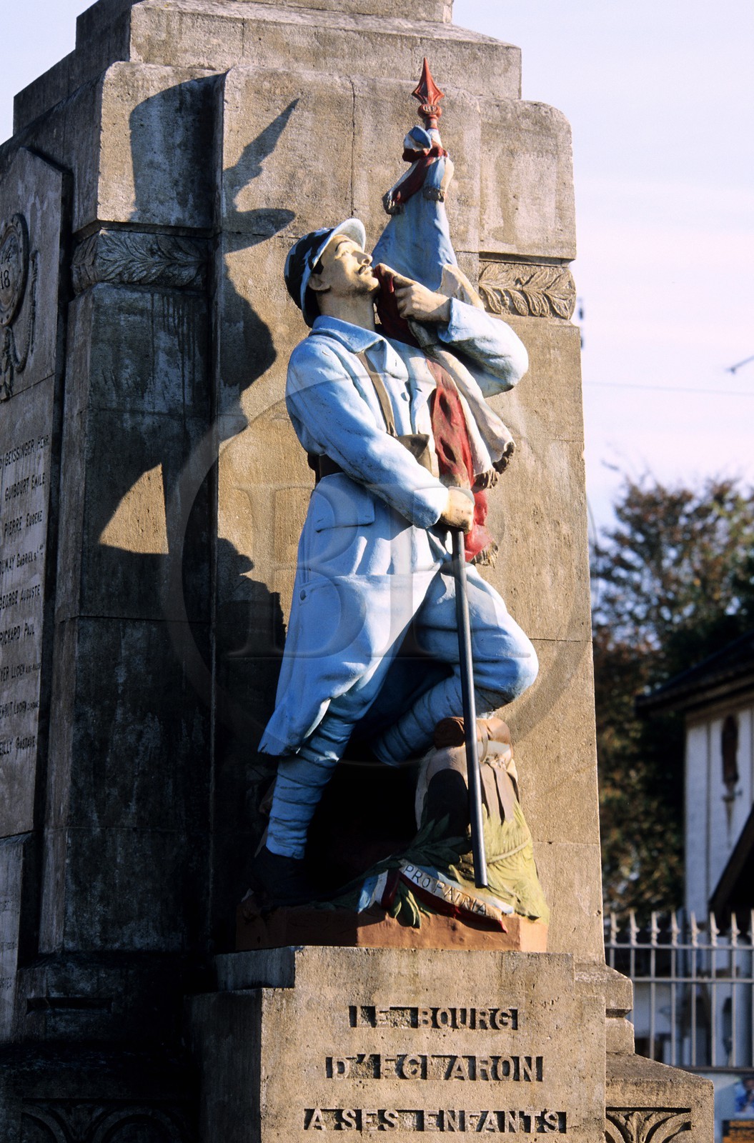 France, Haute-Marne (52), Eclaron, monument aux morts de la guerre 14-18 dans le bourg
