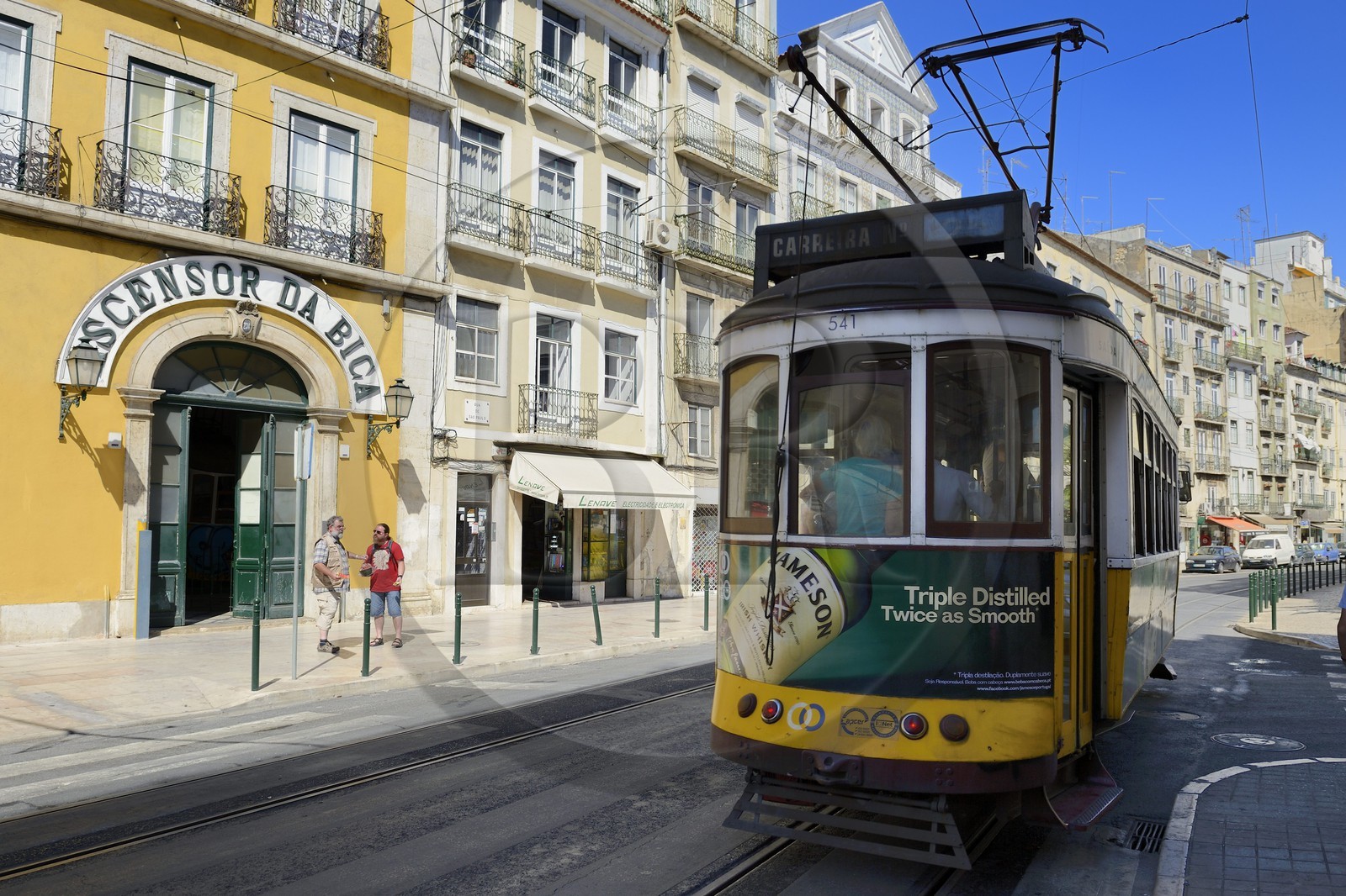 Portugal, Lisbonne, quartier du Bairro Alto, entrée du funiculaire de Bica dans la rue Sao Paulo, reliant le quartier de Bairro alto aux rives du Tage