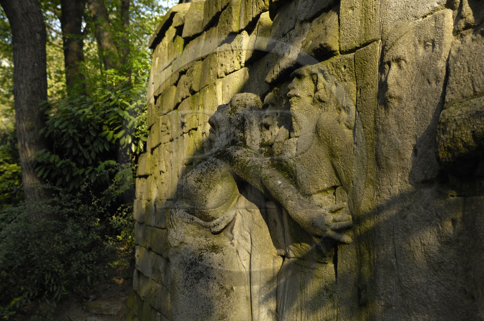 France, Paris (75), monument construit dans le square Samuel de Champlain le long du Père Lachaise, avec les pierres originales du mur des Fédérés